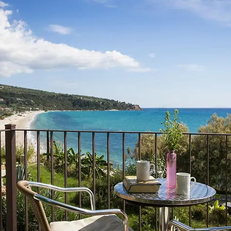Kanali Beach Villa Valsamata